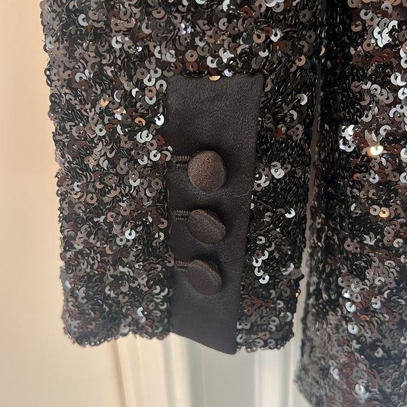 Alice + Olivia Sequins Dressy Blazer NWT Satin: lining, lapel buttons, sleeve. - Picture 4 of 8
